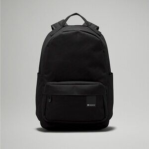 Command the Day 25L lululemon backpack (BNWOT)